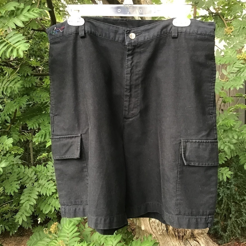 GREG NORMAN BLACK CARGO SHORTS SIZE 36
